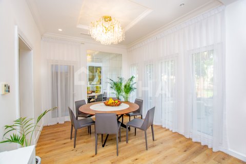 Villa in Palm Jumeirah, Dubai, UAE 4 bedrooms, 470 sq.m. № 706935 - photo 7