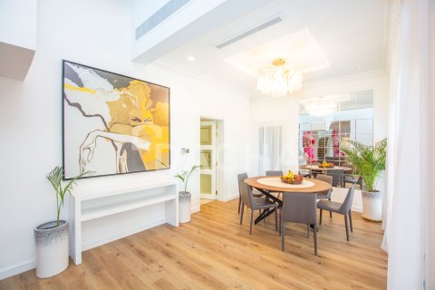 Villa in Palm Jumeirah, Dubai, UAE 4 bedrooms, 470 sq.m. № 706935 - photo 9
