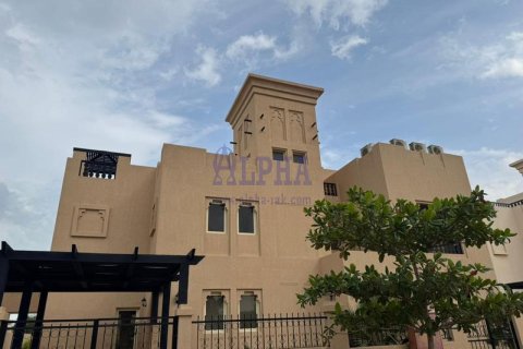 Vila di Al Hamra Village, Ras Al Khaimah, UAE 5 bilik tidur, 464.5 meter persegi № 709448 - foto 2
