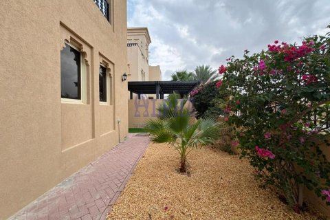 Vila di Al Hamra Village, Ras Al Khaimah, UAE 5 bilik tidur, 464.5 meter persegi № 709448 - foto 13