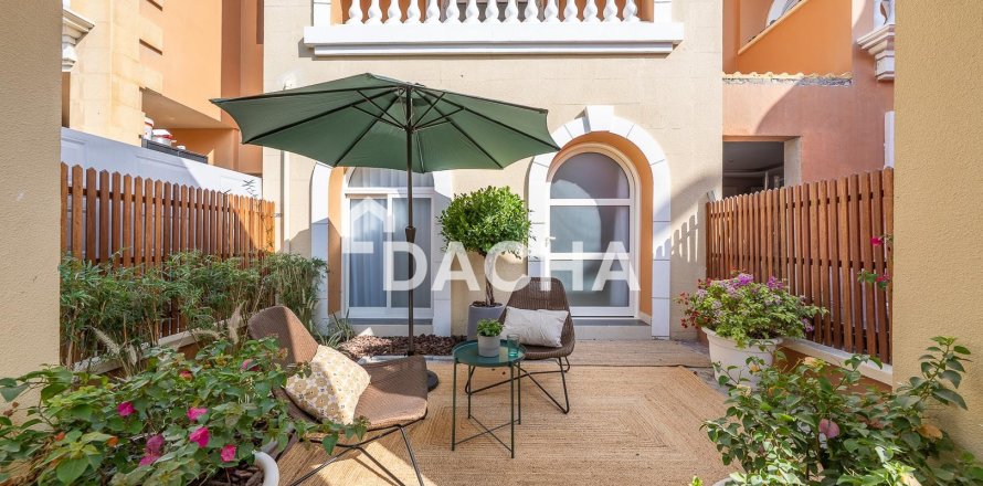 Villa i Jumeirah Village Circle, Dubai, UAE 4 sovrum, 135 kvm Nr. 738668