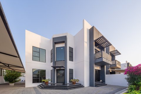 Vilă în Umm Suqeim, Dubai, EAU 4 dormitoare, 390.19 mp.  №750916