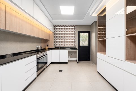 Vila v Umm Suqeim, Dubai, SAE 4 ložnice, 390.19 m² Č.: 750916 - fotografie 13