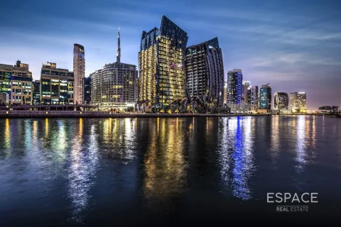 Apartment til salg i Business Bay, Dubai, UAE 4 soveværelser, 258 kvm № 660980 - foto 1