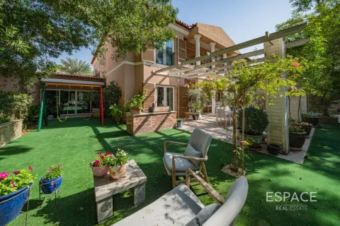 Vilă de vânzare în Green Community, Dubai, EAU 5 dormitoare, 577 mp. №660985 - poză 1