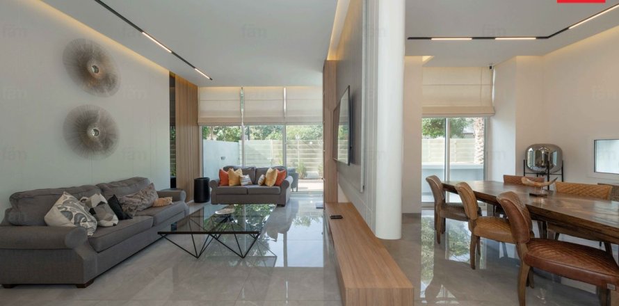 Shtëpi në qytet në Dubai, Emiratet e Bashkuara Arabe 3 dhoma gjumi, 278.6 m2. № 686001