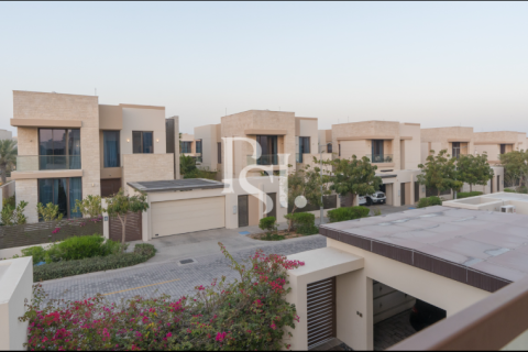 Villa til salgs i Saadiyat Island, Abu Dhabi, Emiratene 5 soverom, 677 kvm Nr. 717197 - Foto 2