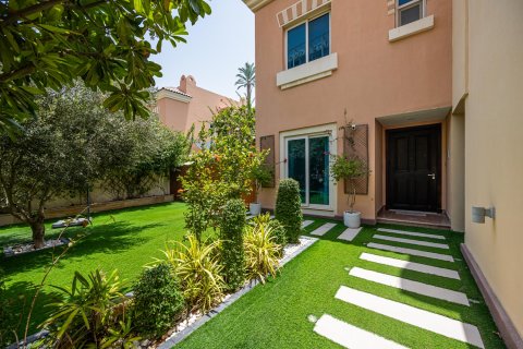 Vila u Dubai Sports City, UAE 5 spavaćih soba, 665.65 m2 Br. 748529 - fotografija 2