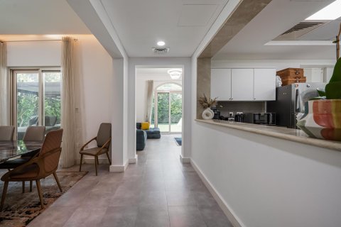 Vila u Dubai Sports City, UAE 5 spavaćih soba, 665.65 m2 Br. 748529 - fotografija 13