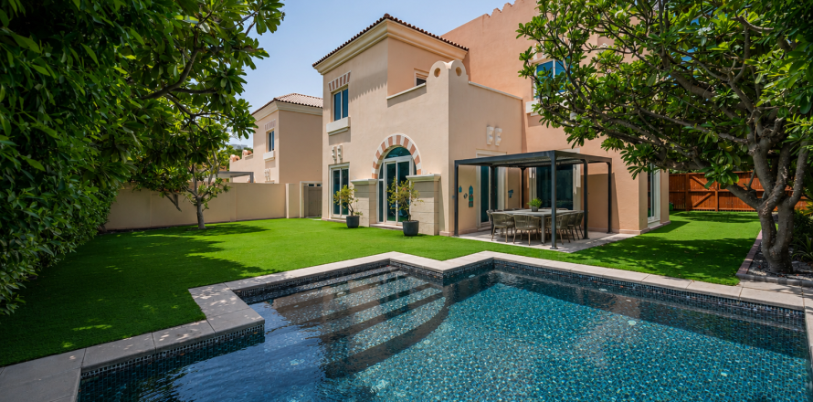 Vila u Dubai Sports City, UAE 665.65 m2, 5 spavaćih soba Br. 748529