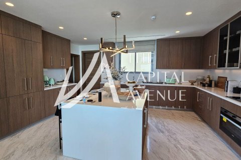 Villa para venda em Abu Dhabi, EAU 7 quartos, 1300.92 m2 № 757594 - foto 6