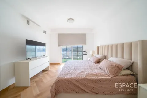 Vila u The Lakes, Dubai, UAE 4 spavaćih soba, 351 m2 Br. 737858 - fotografija 10