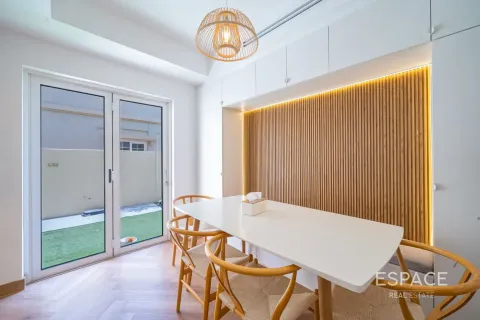 Vila u The Lakes, Dubai, UAE 4 spavaćih soba, 351 m2 Br. 737858 - fotografija 7