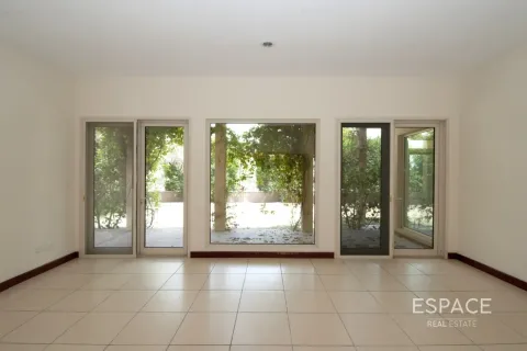 Vila u Arabian Ranches, Dubai, UAE 5 spavaćih soba, 493 m2 Br. 737856 - fotografija 2