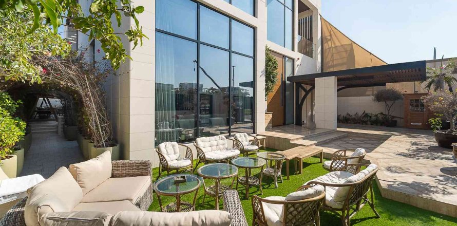 וילה ב Jumeirah, Dubai, איחוד האמירויות 4 חדרי שינה, 780 מ"ר מספר 696169