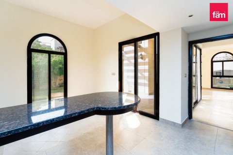 Villetta a schiera in affitto a Dubai, EAU 4 camere da letto, 353 mq. № 635740 - foto 13