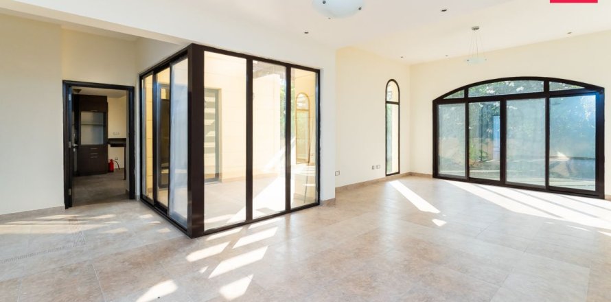 Ridamaja asukohaga Dubai, AÜE: 4 magamistoaga, 353 m² Nr 635740