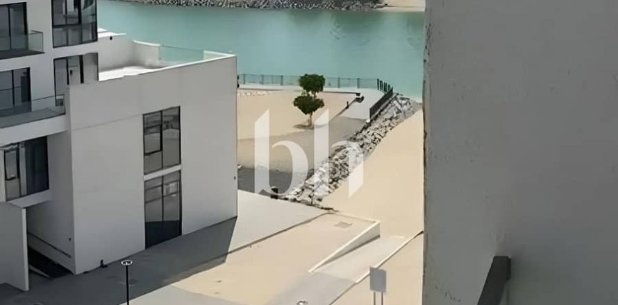 شقة في الشارقة 41 متر مربع . ر قم 730534