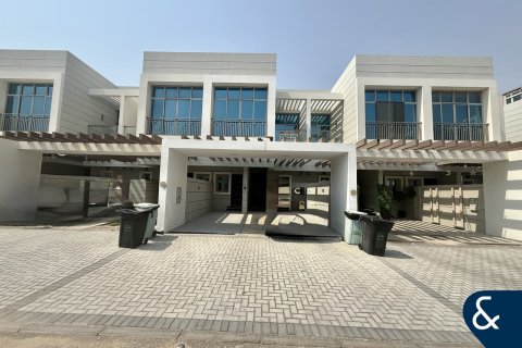 Adosado en venta en Al Furjan, Dubai, EAU 4 dormitorios, 302 m2 № 666464 - foto 1