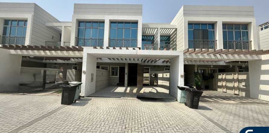 Adosado en Al Furjan, Dubai, EAU 4 dormitorios, 302 m² № 666464