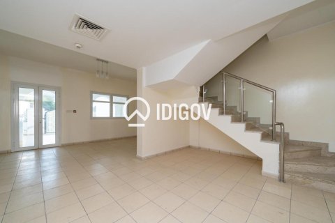 טאונהאוס להשכרה ב Al Barsha, Dubai, איחוד האמירויות  4 חדרי שינה, 132.57 מ"ר, מספר 735810 - תמונה 1