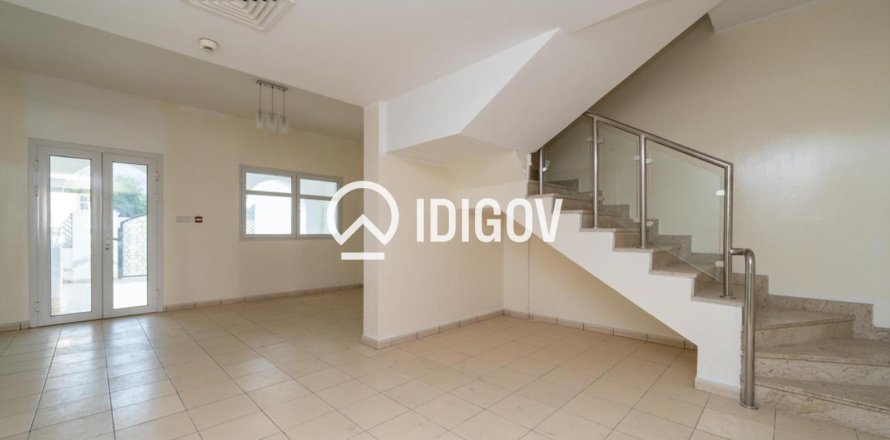 טאונהאוס ב Al Barsha, Dubai, איחוד האמירויות 4 חדרי שינה, 132.57 מ"ר מספר 735810