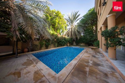 Villa en alquiler en Dubai, EAU 5 dormitorios, 570.8 m2 № 661579 - foto 3