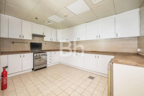 Apartmen di Jumeirah Lake Towers, Dubai, UAE 2 bilik tidur, 151 meter persegi № 643112 - foto 11