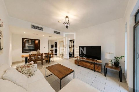 Apartamento para arrendamento em Downtown Dubai (Downtown Burj Dubai), Dubai, EAU 2 quartos, 201.04 m2 № 768404 - foto 2