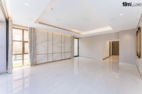 Villa in Dubai, UAE 5 bedrooms, 522.6 sq.m. № 712925 - photo 7
