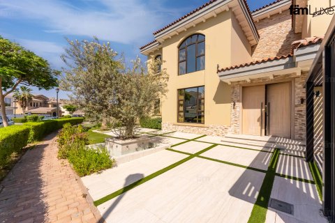 Villa in Dubai, UAE 5 bedrooms, 522.6 sq.m. № 712925
