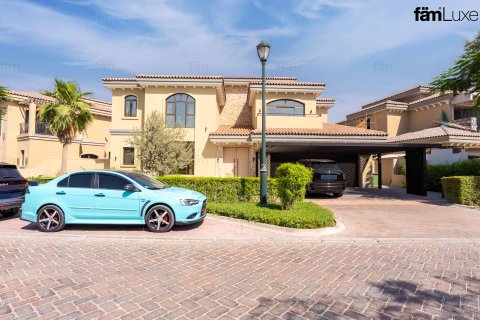 Villa in Dubai, UAE 5 bedrooms, 522.6 sq.m. № 712925 - photo 5