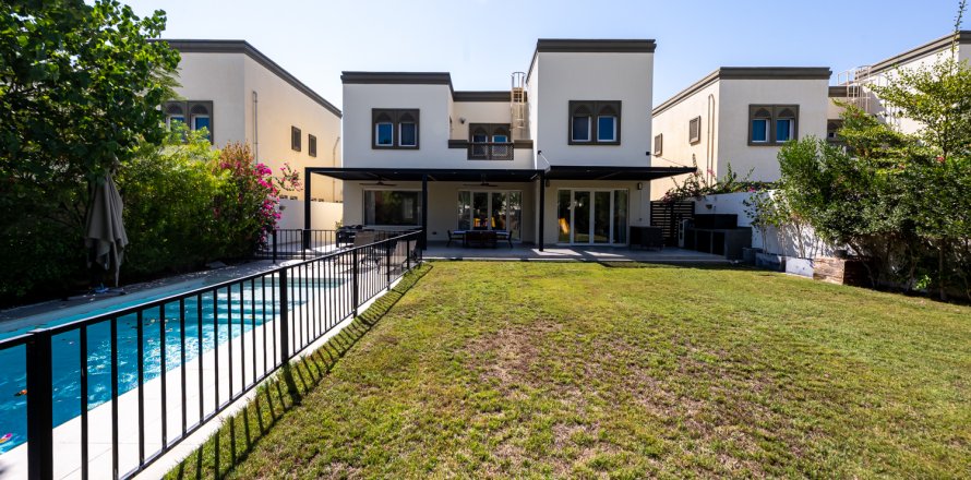 Вілла в Jumeirah Park, Дубай, ОАЕ 3 спальні, 284.56м2 № 748455