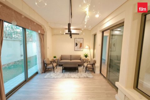 Vilă de închiriat în Mirdif, Dubai, EAU 5 dormitoare, 422.8 mp.  №758346 - poză 3