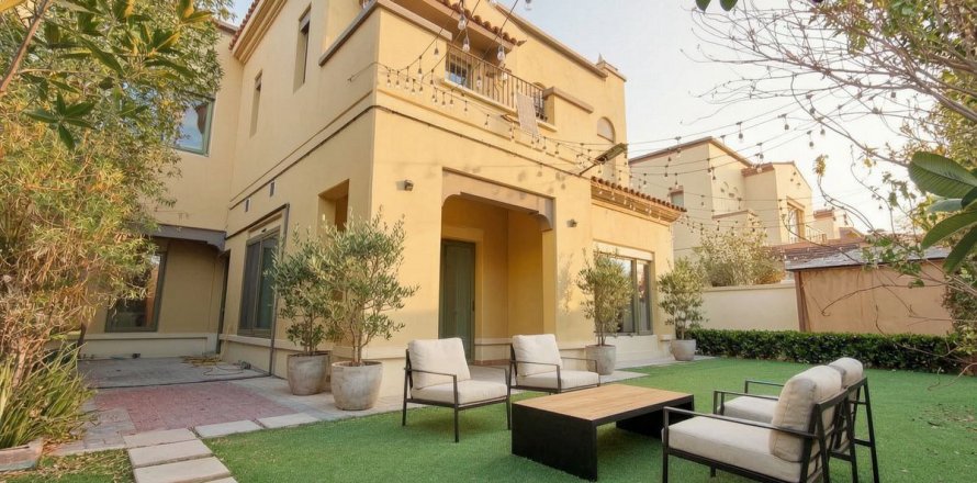 Vilă în Mirdif, Dubai, EAU 5 dormitoare, 422.8 mp.  №758346