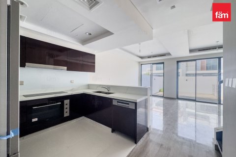 Rijtjeshuis te koop in Dubai, VAE 5 slaapkamers, 172.5 vr.m., nr 758349 - foto 4