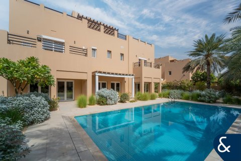 Villa asukohaga Arabian Ranches, Dubai, AÜE: 7 magamistoaga, 693 m² Nr 698018
