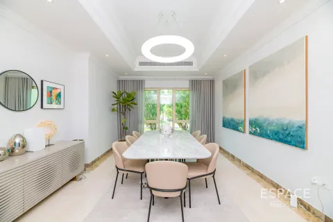 Villa in Jumeirah Islands, Dubai, UAE 4 bedrooms, 509 sq.m. № 650140 - photo 7