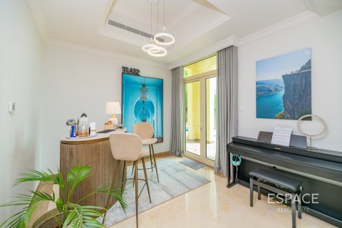 Villa in Jumeirah Islands, Dubai, UAE 4 bedrooms, 509 sq.m. № 650140 - photo 12