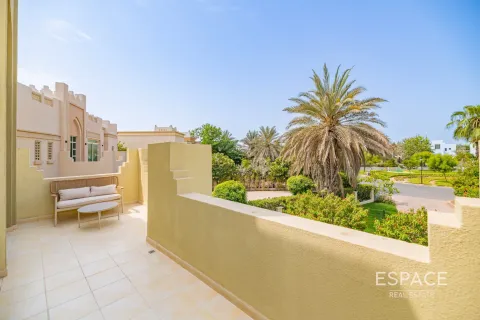 Villa in Jumeirah Islands, Dubai, UAE 4 bedrooms, 509 sq.m. № 650140 - photo 17