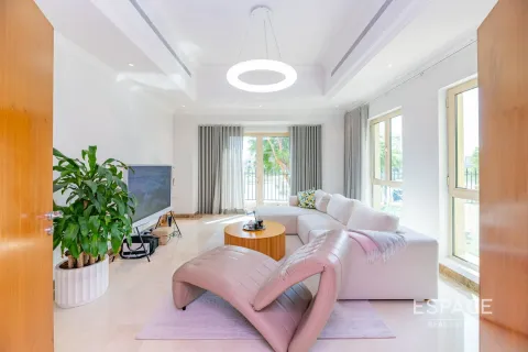 Villa in Jumeirah Islands, Dubai, UAE 4 bedrooms, 509 sq.m. № 650140 - photo 3