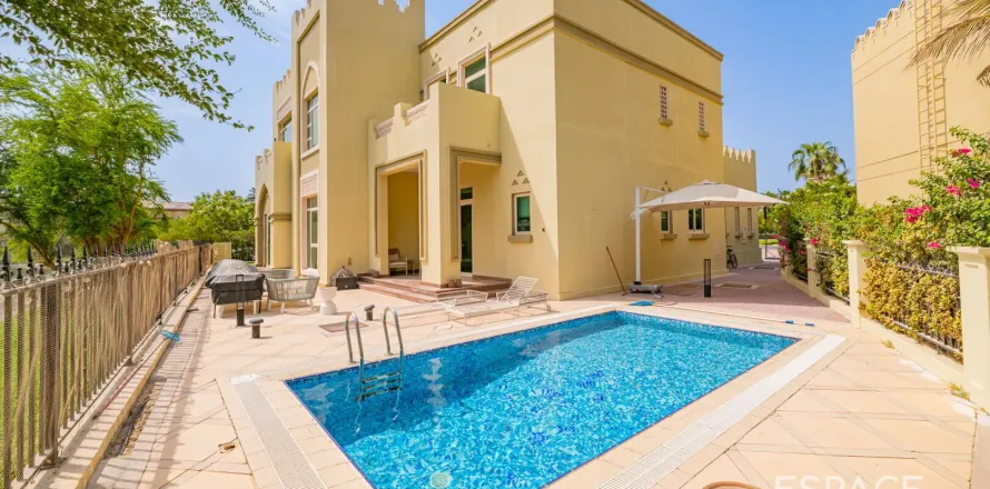 Villa in Jumeirah Islands, Dubai, UAE 4 bedrooms, 509 sq.m. № 650140