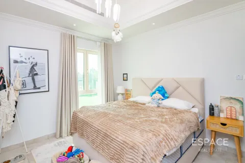 Villa in Jumeirah Islands, Dubai, UAE 4 bedrooms, 509 sq.m. № 650140 - photo 11