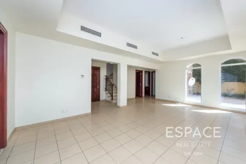 וילה להשכרה ב Arabian Ranches, Dubai, איחוד האמירויות  3 חדרי שינה, 273 מ"ר, מספר 650141 - תמונה 3