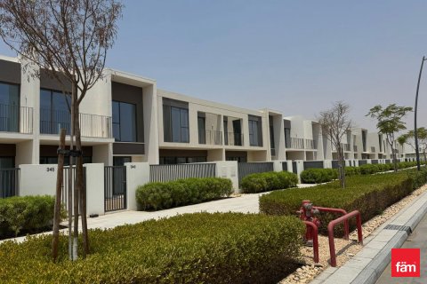 Dubai, संयुक्त अरब अमीरात में टाउनहाउस, 4 बेडरूम, 255.5 वर्ग मीटर, संख्या 686144 - फ़ोटो 2