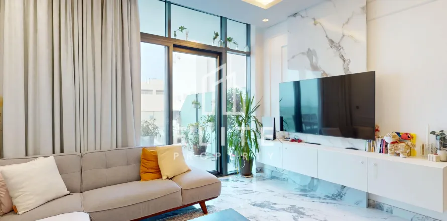 Apartment in Dubai, UAE 2 bedrooms, 178 sq.m. № 647565