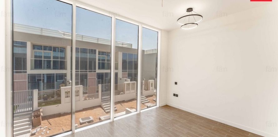 Shtëpi në qytet në Dubai, Emiratet e Bashkuara Arabe 3 dhoma gjumi, 105.7 m2. № 638110