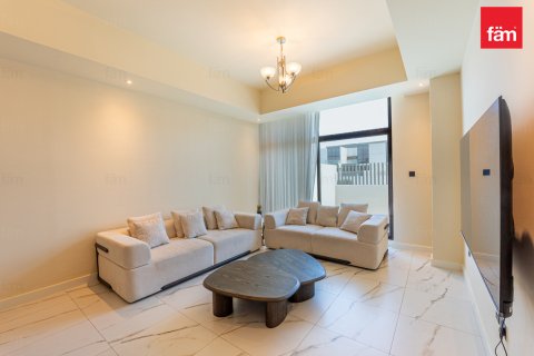 Villa in affitto a Dubai, EAU 4 camere da letto, 187.3 mq. № 638109 - foto 3