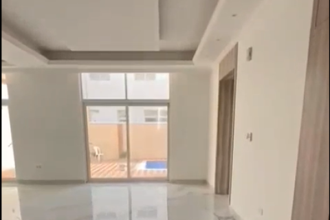 Villa zum Verkauf in Abu Dhabi, VAE 6 Schlafzimmer, 652 m2 Nr. 717173 - Foto 3