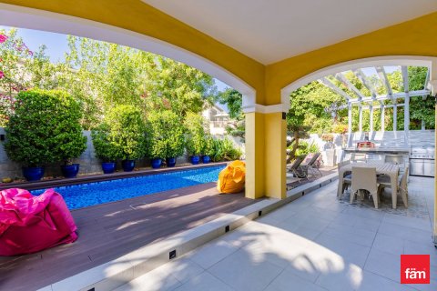 Villa para venda em Dubai, EAU 3 quartos, 566.9 m2 № 660526 - foto 1